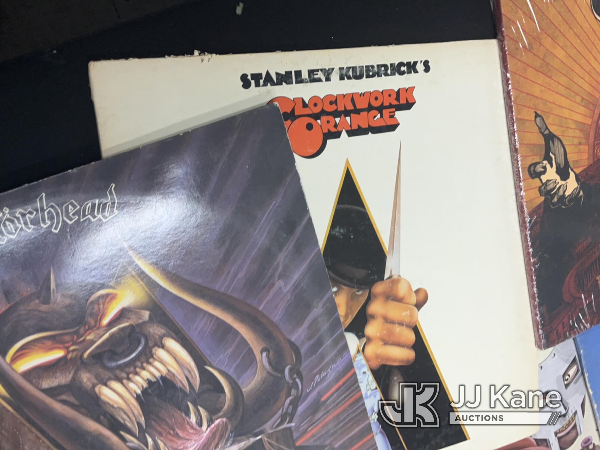 (Jurupa Valley, CA) Vinyl Records (Used) NOTE: This unit is being sold AS IS/WHERE IS via Timed Auct