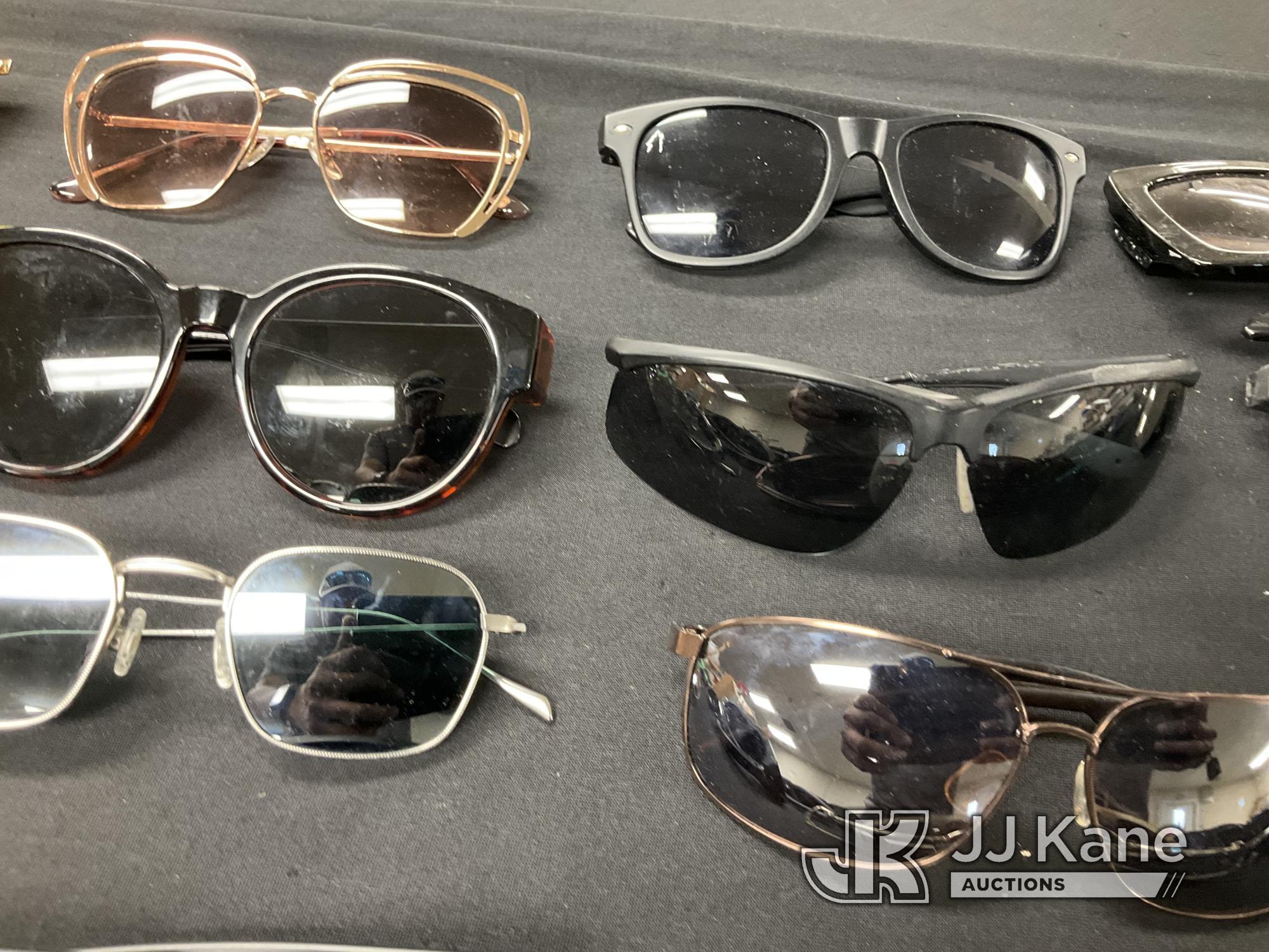 (Jurupa Valley, CA) Sunglasses (Used) NOTE: This unit is being sold AS IS/WHERE IS via Timed Auction