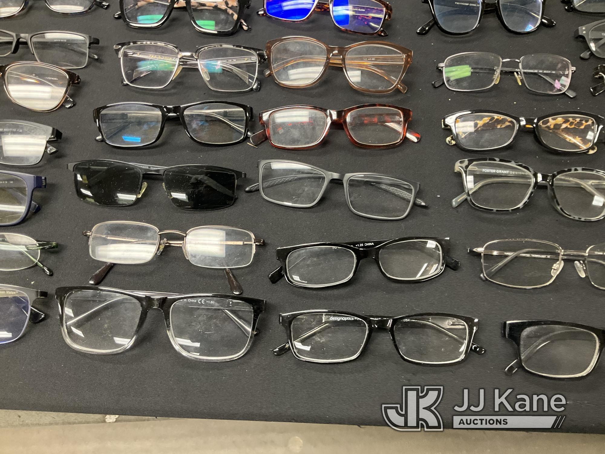 (Jurupa Valley, CA) Eye Glasses (Used) NOTE: This unit is being sold AS IS/WHERE IS via Timed Auctio