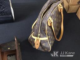 (Jurupa Valley, CA) Purses | wallet | authenticity unknown (Used) NOTE: This unit is being sold AS I