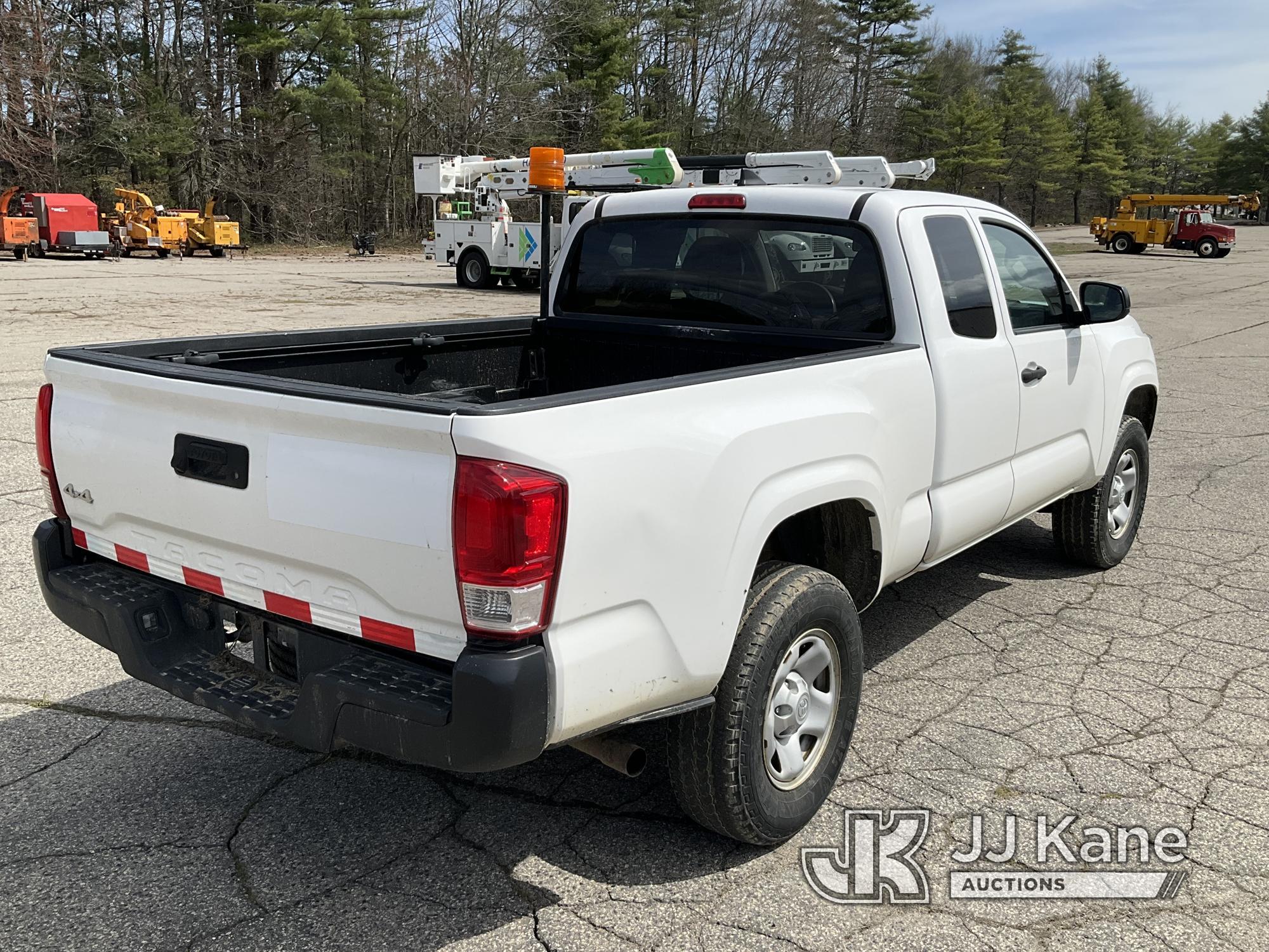 (Wells, ME) 2019 Toyota Tacoma 4x4 Extended-Cab Pickup Truck Runs & Moves) (Body Damage