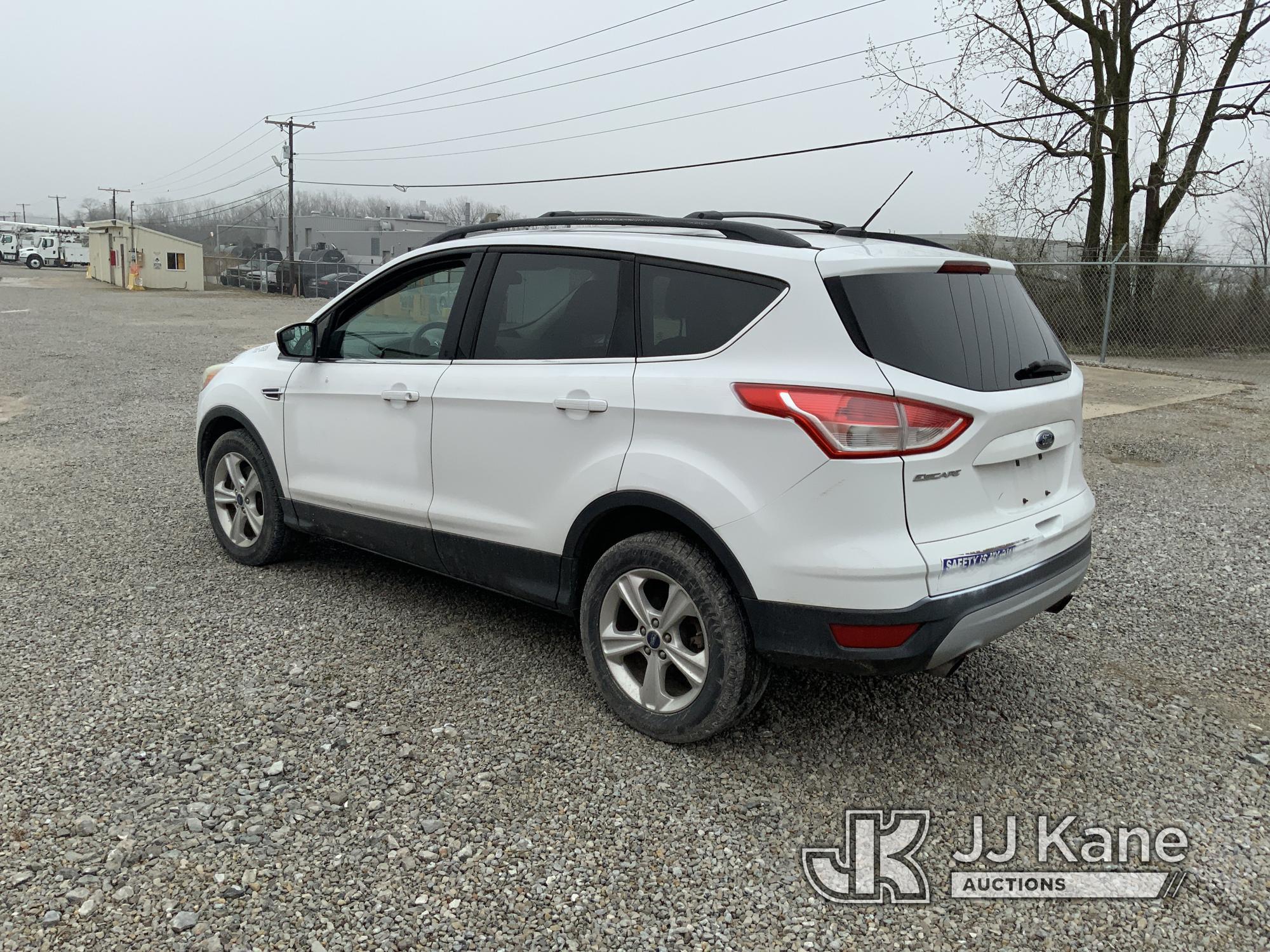 (Fort Wayne, IN) 2013 Ford Escape 4x4 4-Door Sport Utility Vehicle Runs & Moves) (Check Engine Light