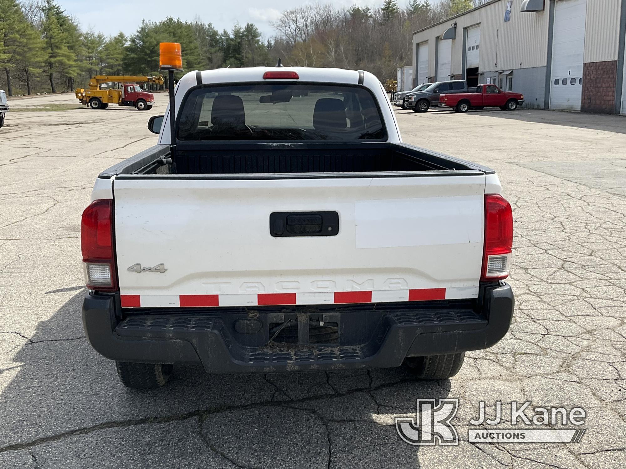 (Wells, ME) 2019 Toyota Tacoma 4x4 Extended-Cab Pickup Truck Runs & Moves) (Body Damage