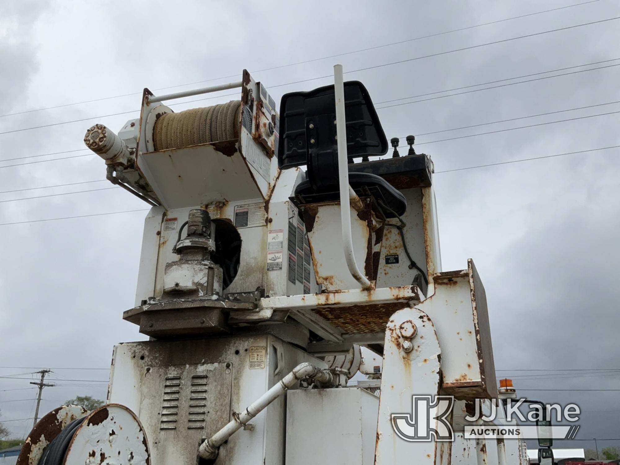 (Charlotte, MI) Altec D3060-TR, Digger Derrick rear mounted on 2004 International 7400 6x6 T/A Utili