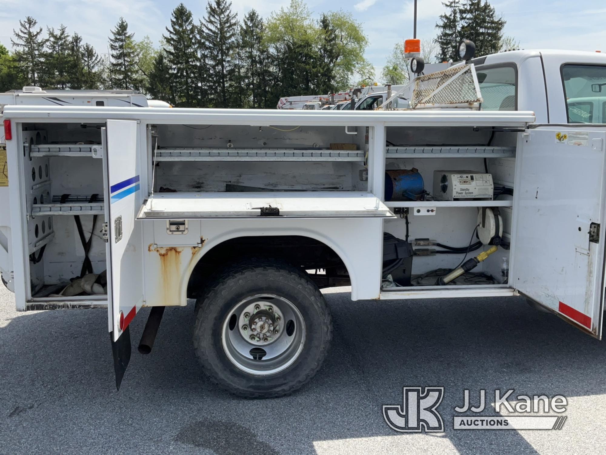 (Chester Springs, PA) 2005 Ford F350 4x4 Service Truck Runs Rough & Moves, Body & Rust Damage, Liftg