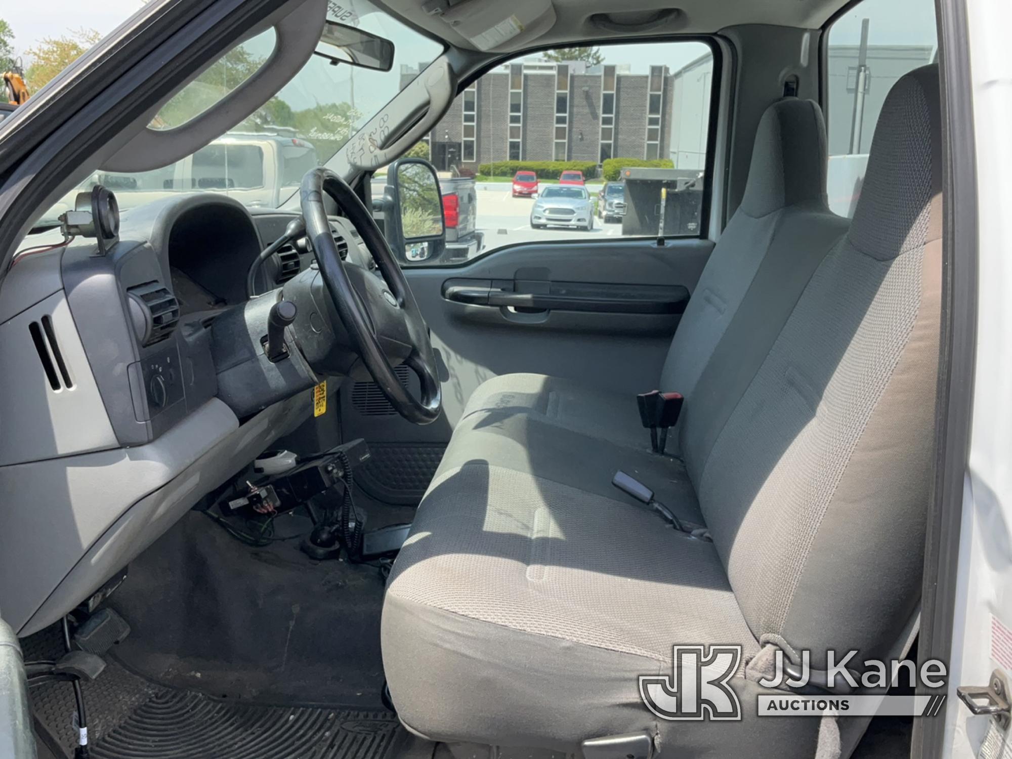 (Chester Springs, PA) 2005 Ford F350 4x4 Service Truck Runs Rough & Moves, Body & Rust Damage, Liftg