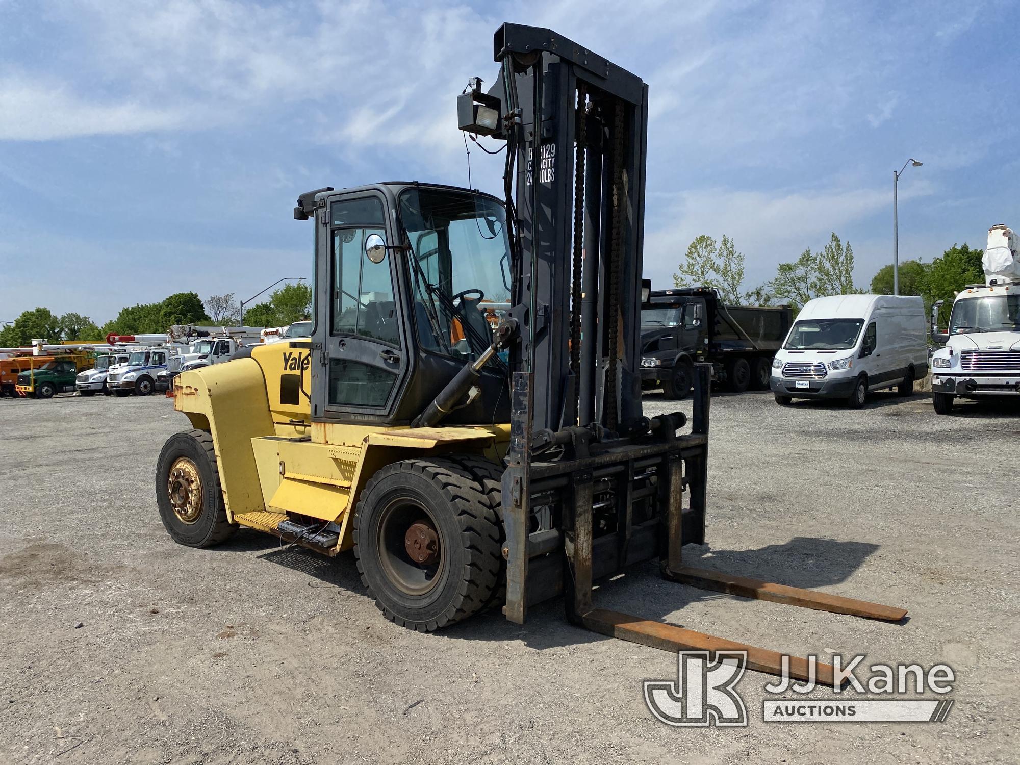 (Plymouth Meeting, PA) Yale GDP250DBECCV143 Pneumatic Tired Forklift Runs & Moves, Not Charging