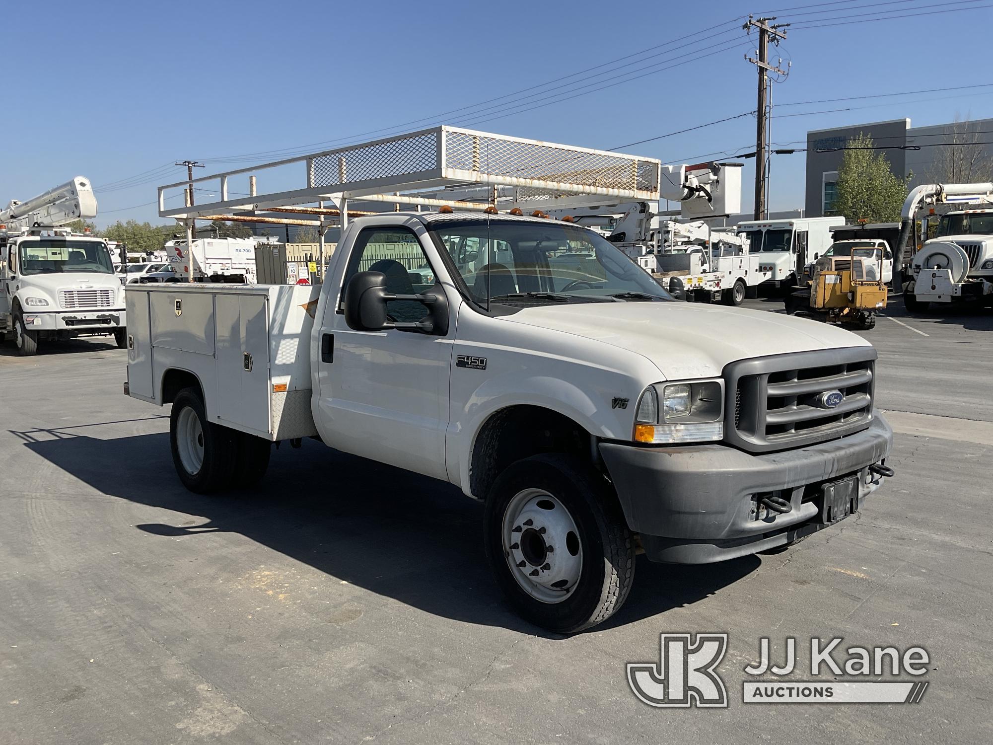 (Jurupa Valley, CA) 2003 Ford F450 Utility Truck Runs & Moves