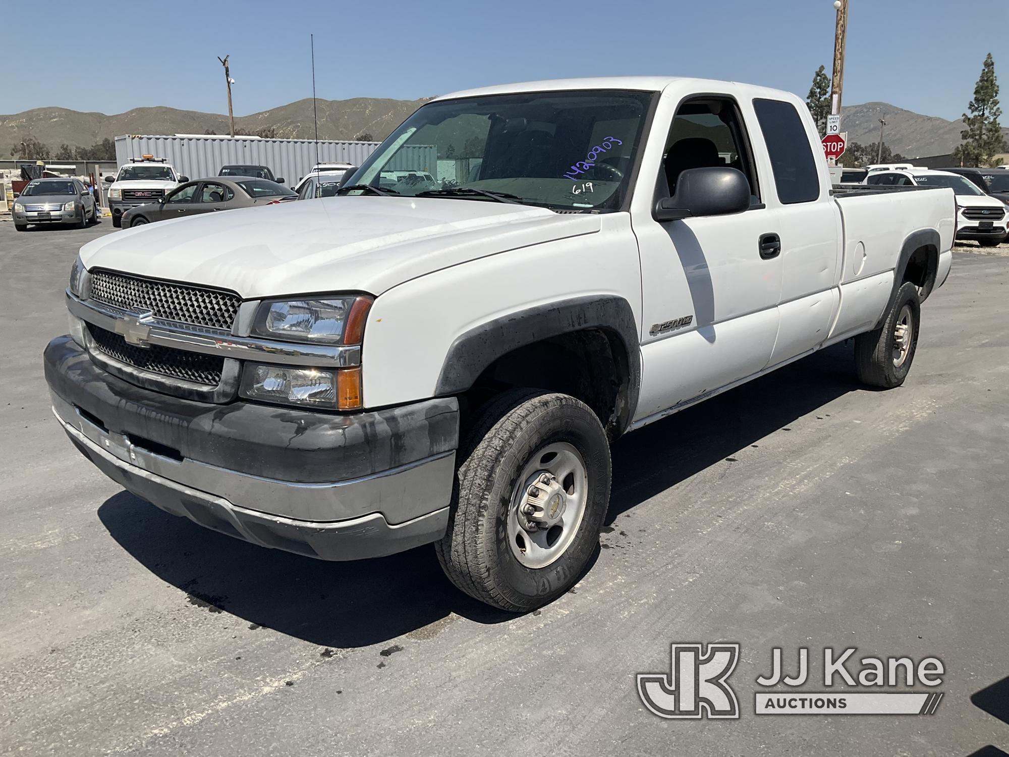 (Jurupa Valley, CA) 2004 Chevrolet Silverado 2500HD Extended-Cab Pickup Truck Runs & Moves, Body Dam