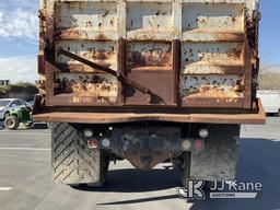 (Jurupa Valley, CA) 1991 International 4900 T/A Dump Truck Runs & Moves, Damaged Light bulb & Housin