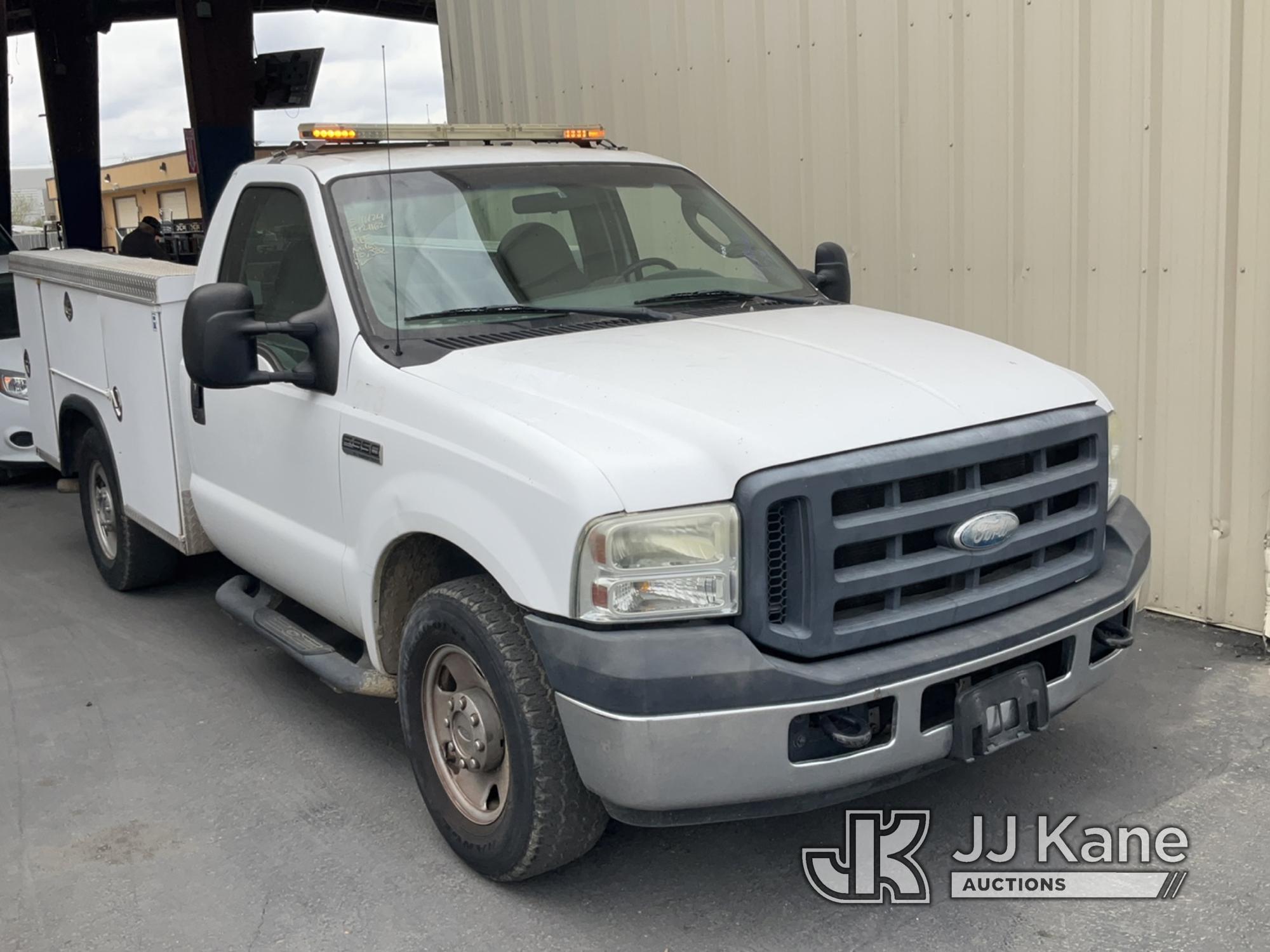 (Jurupa Valley, CA) 2006 Ford F350 Service Truck Runs & Moves, Check Engine Light Is On