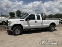 2015 Ford F250 4x4 Extended-Cab Pickup Truck Runs & Moves) (Cracked Windshield, Rust Damage, Body Da