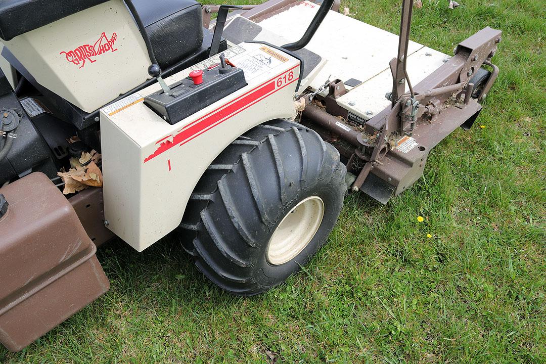 Grasshopper 618 zero turn mower w/ 52" deck, 579 hours w/ Kohler engine