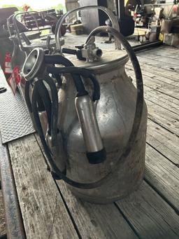 STAINLESS MILK CAN WITH MILKING UNIT