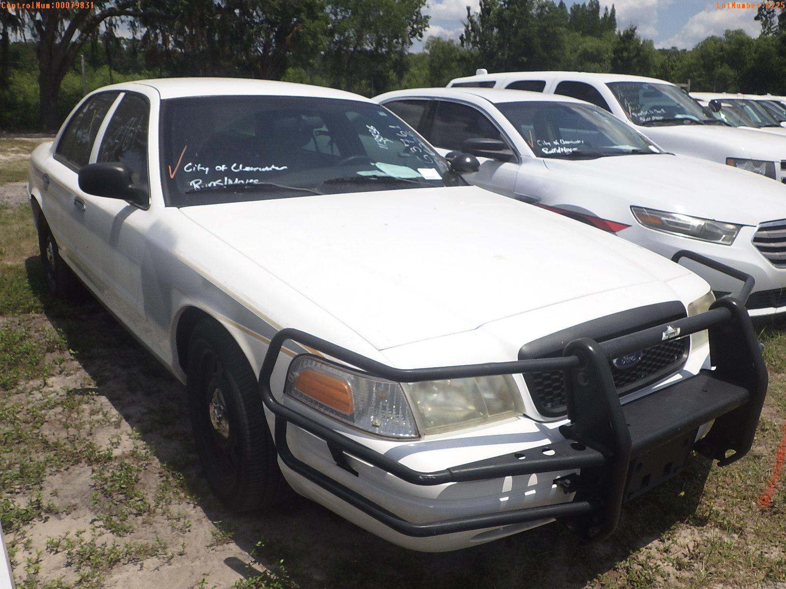5-06225 (Cars-Sedan 4D)  Seller: Gov-City Of Clearwater 2011 FORD CROWNVIC