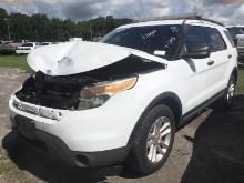 7-05143 (Cars-SUV 4D)  Seller: Gov-Pinellas County BOCC 2015 FORD EXPLORER