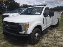 7-08132 (Trucks-Utility 2D)  Seller: Gov-Pinellas County BOCC 2017 FORD F350