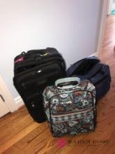 3- pieces of luggage-front