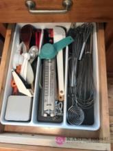 silverware/kitchen utensils
