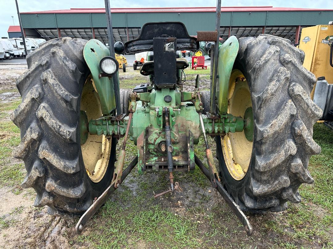 John Deere 2120 Diesel Traactor