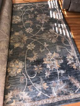 Area rug 8ft wide x 10