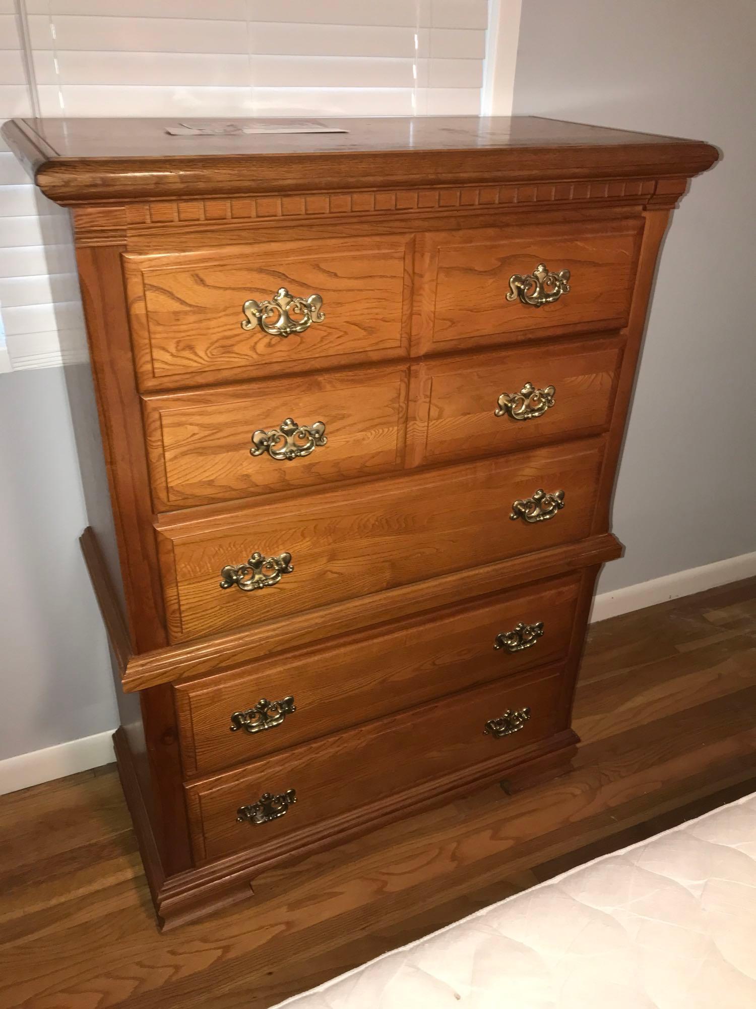 King size bed / headboard/2- dressers/night stand
