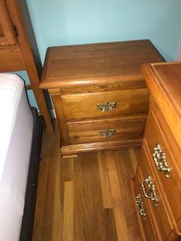 King size bed / headboard/2- dressers/night stand
