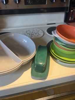 Color Flyte plastic ware set kitchen