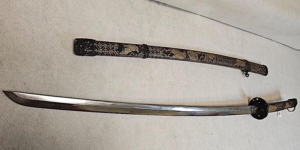 JAPANESE SAMURAI SWORD, DAMASCUS BLADE. THE SYMBOL ON THE SCABBARD WAS A GO