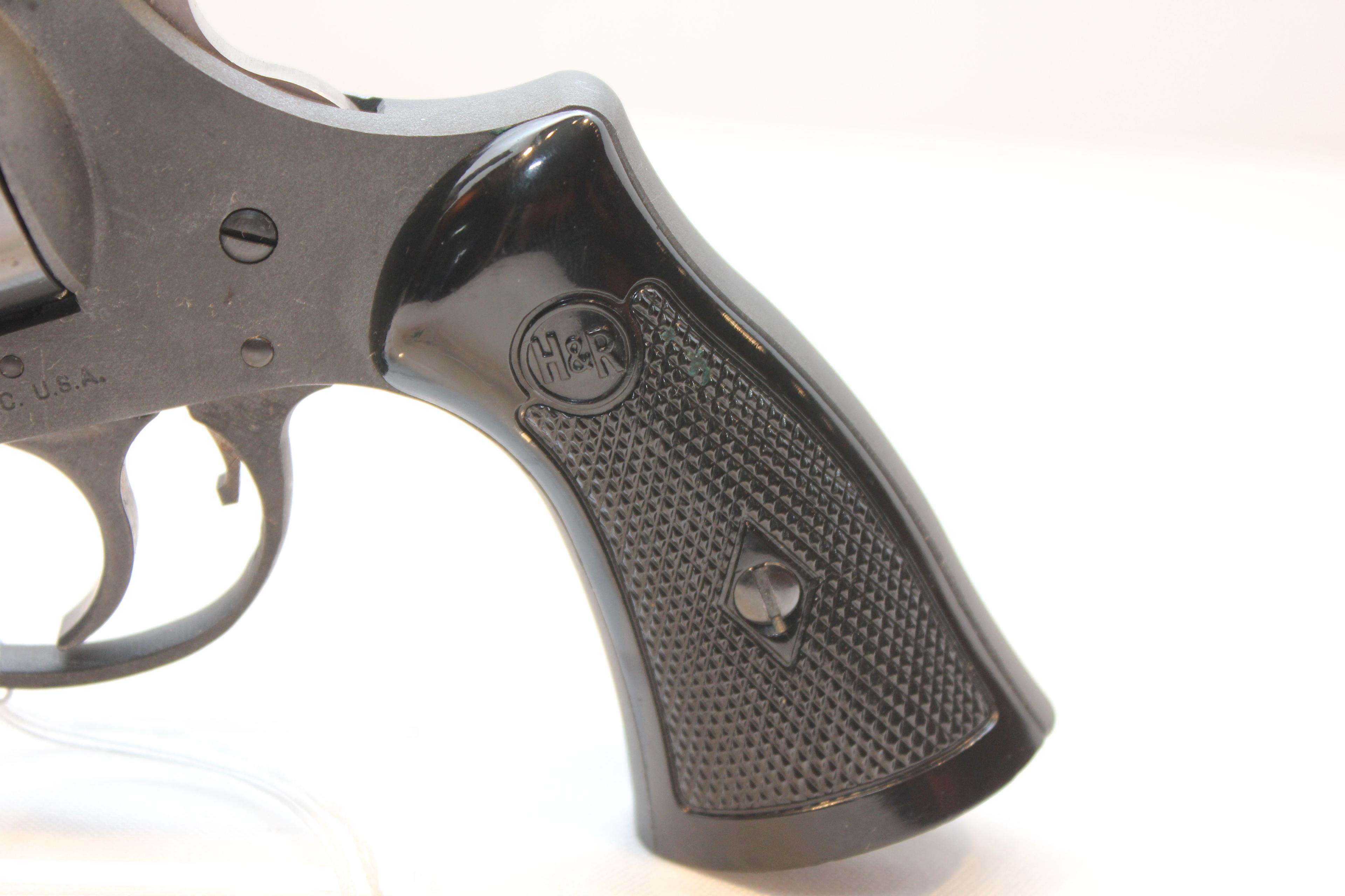 H&R Model 622 .22 LR Double Action 6-Shot Revolver w/4" BBL and Bakelite Grips; SN AE105386