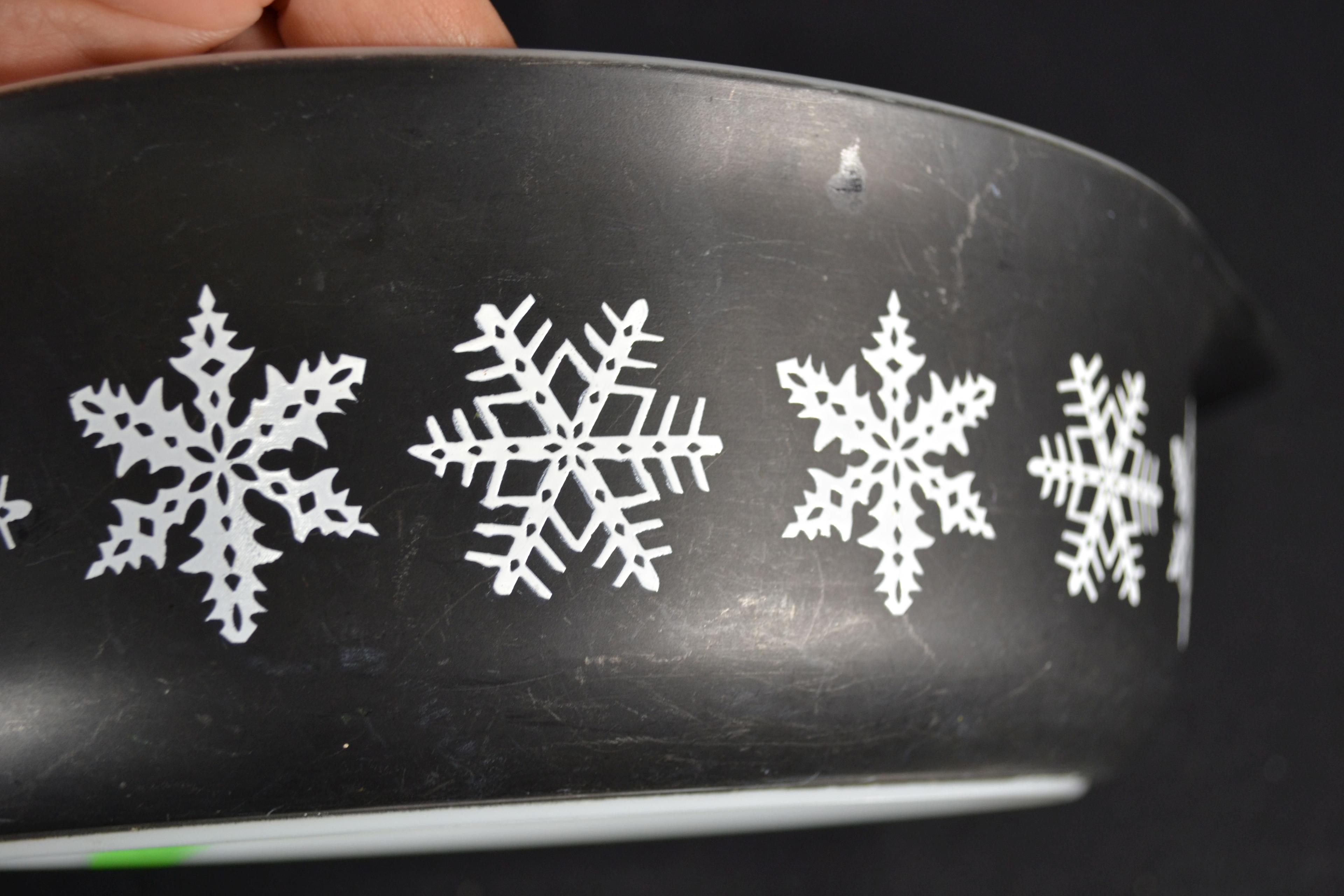Pyrex White Snowflake on Charcoal No. 043 Casserole w/Lid; Mfg. 1956-1960