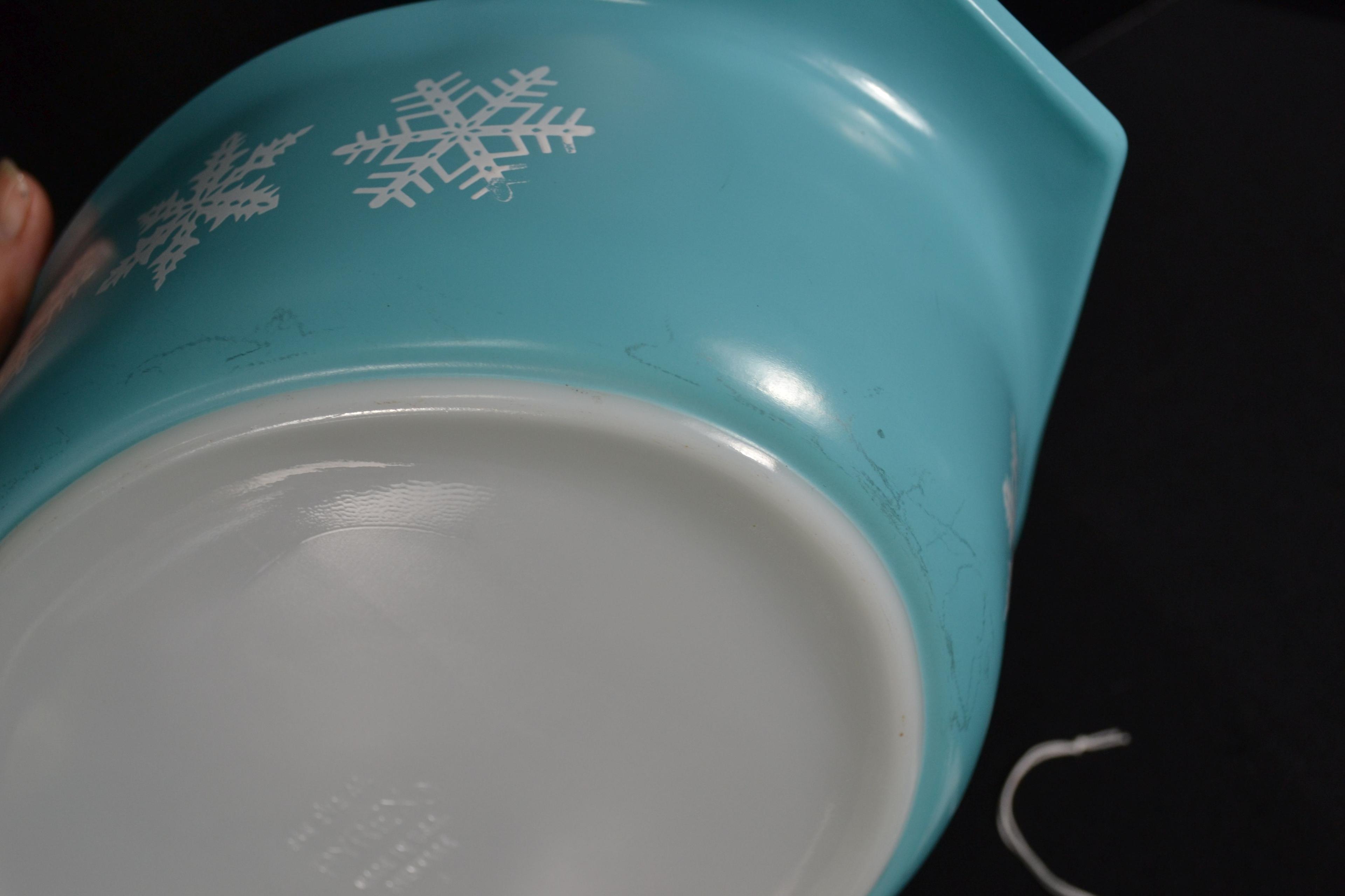 Pyrex White Snowflake on Turquoise No. 045 Casserole w/Lid; Mfg. 1956-1967