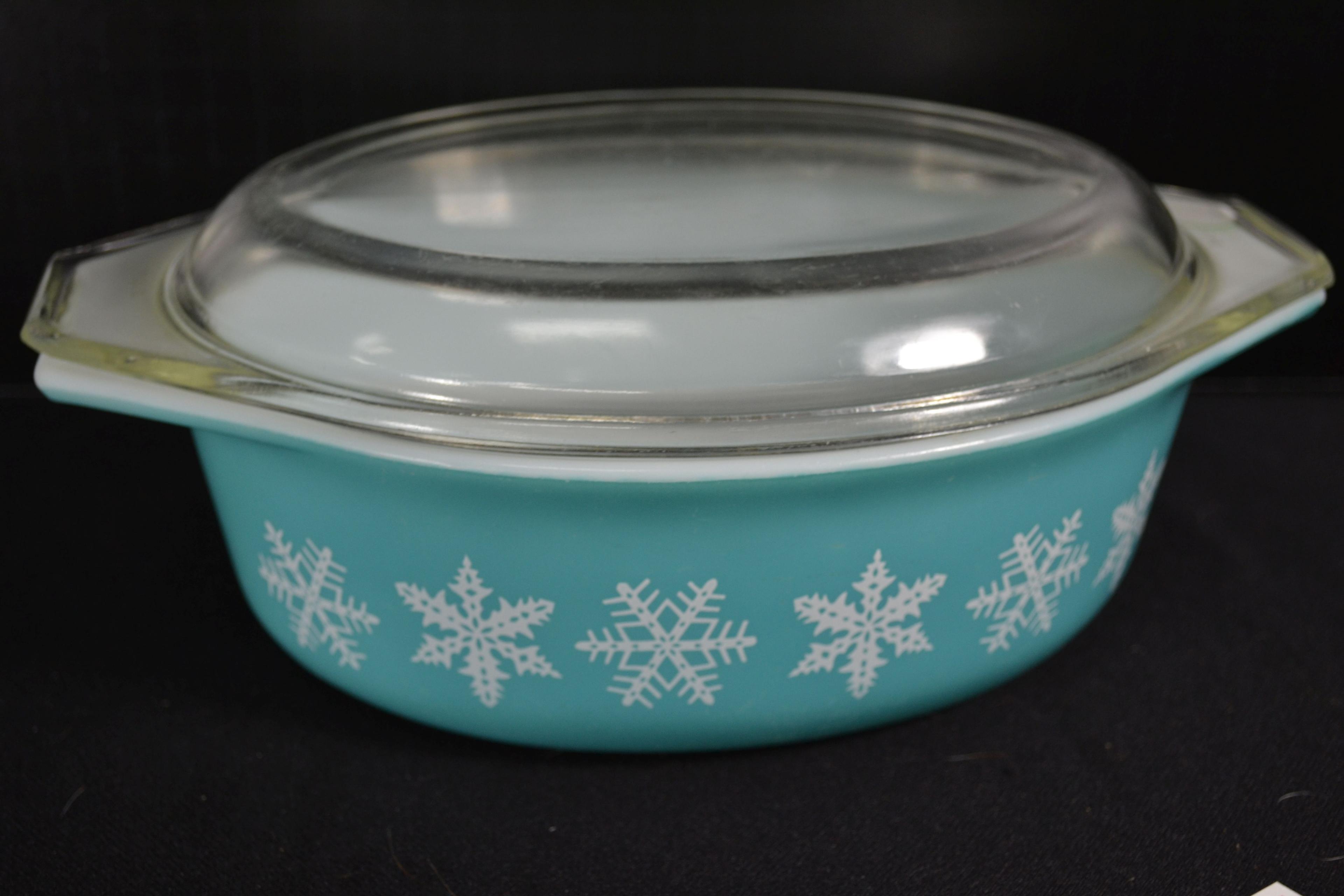 Pyrex White Snowflake on Turquoise No. 043 Casserole w/Lid; Mfg. 1956-1967