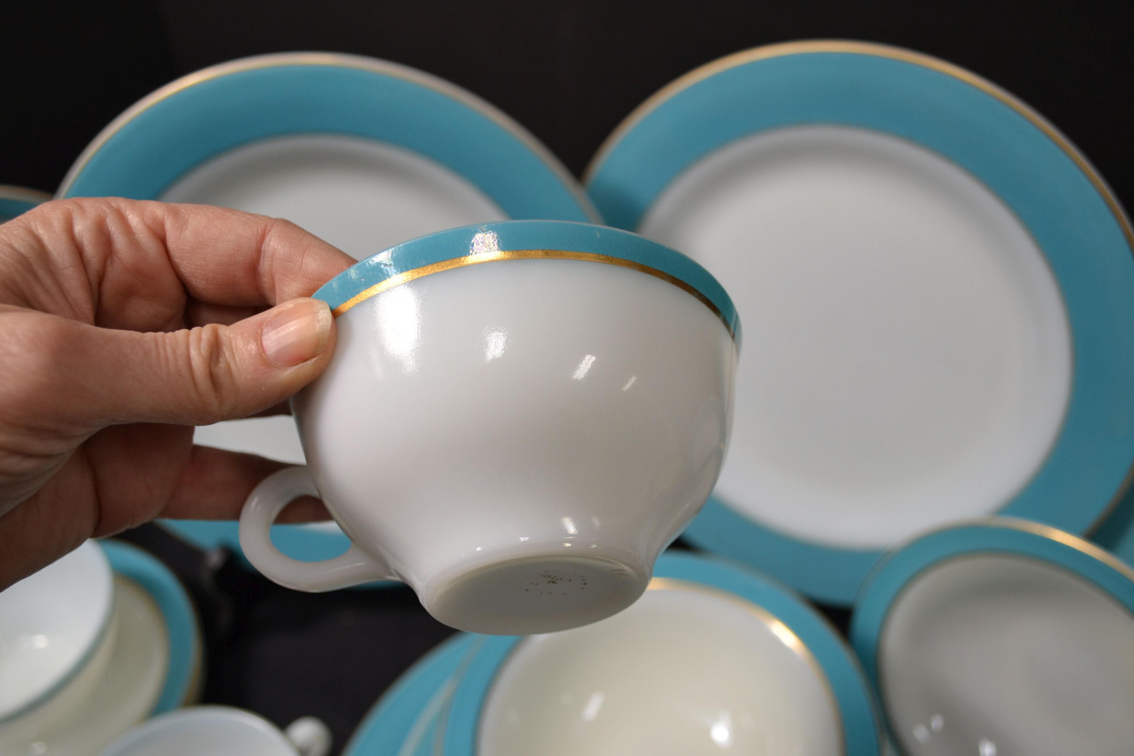 Pyrex 4 Place Setting Turquoise Dinnerware including 4 Dinner Plates, 4 Dessert Plates, 4 Bowls, 4 C
