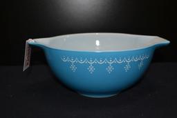 Pyrex Snowflake Garland Blue No. 442 Cinderella Bowl; Mfg. 1972-1975
