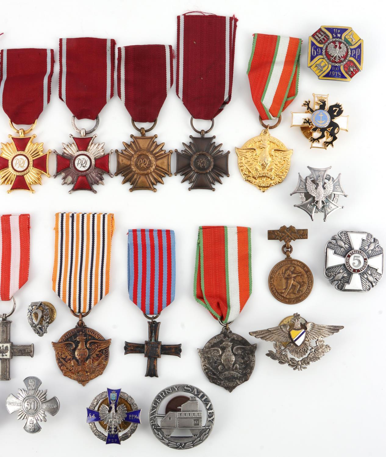 30 WWI TO POST WAR POLISH MILITARY REGIMENT MEDALS
