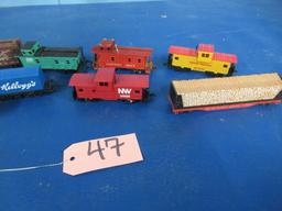 10 PLASTIC TRAIN CARS