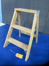 STEP LADDER