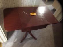 DUNCAN PHYFE DROP LEAF TABLE  18 TO 34" X 28 T