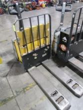 Nissan electric pallet jack, w/ battery