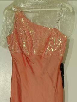 new Faviana Coral Prom Dress (Size 7/8)