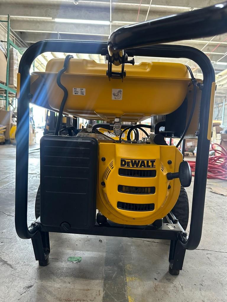 DeWalt Dxgnr7000 Generator (like new)