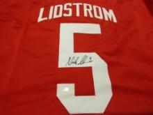 Niklas Lidstrom of the Detroit Red Wings signed autographed hockey jersey PAAS COA 035