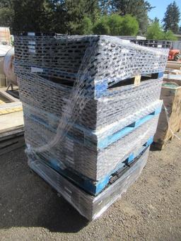 (4) PALLETS OF FOLDABLE STACKABLE PLASTIC PRODUCE TOTES