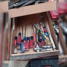 FLAT OF CRAFTSMAN SCREW DRIVERS