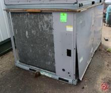 CARRIER Rooftop Heating/air conditioning unit