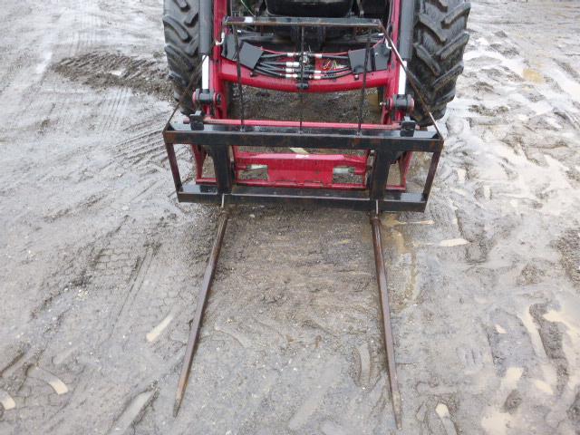 10 Case IH Farmall 95 Tractor (QEA 8084)