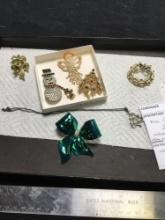 tray of miscellaneous Christmas jewelry tray, not included