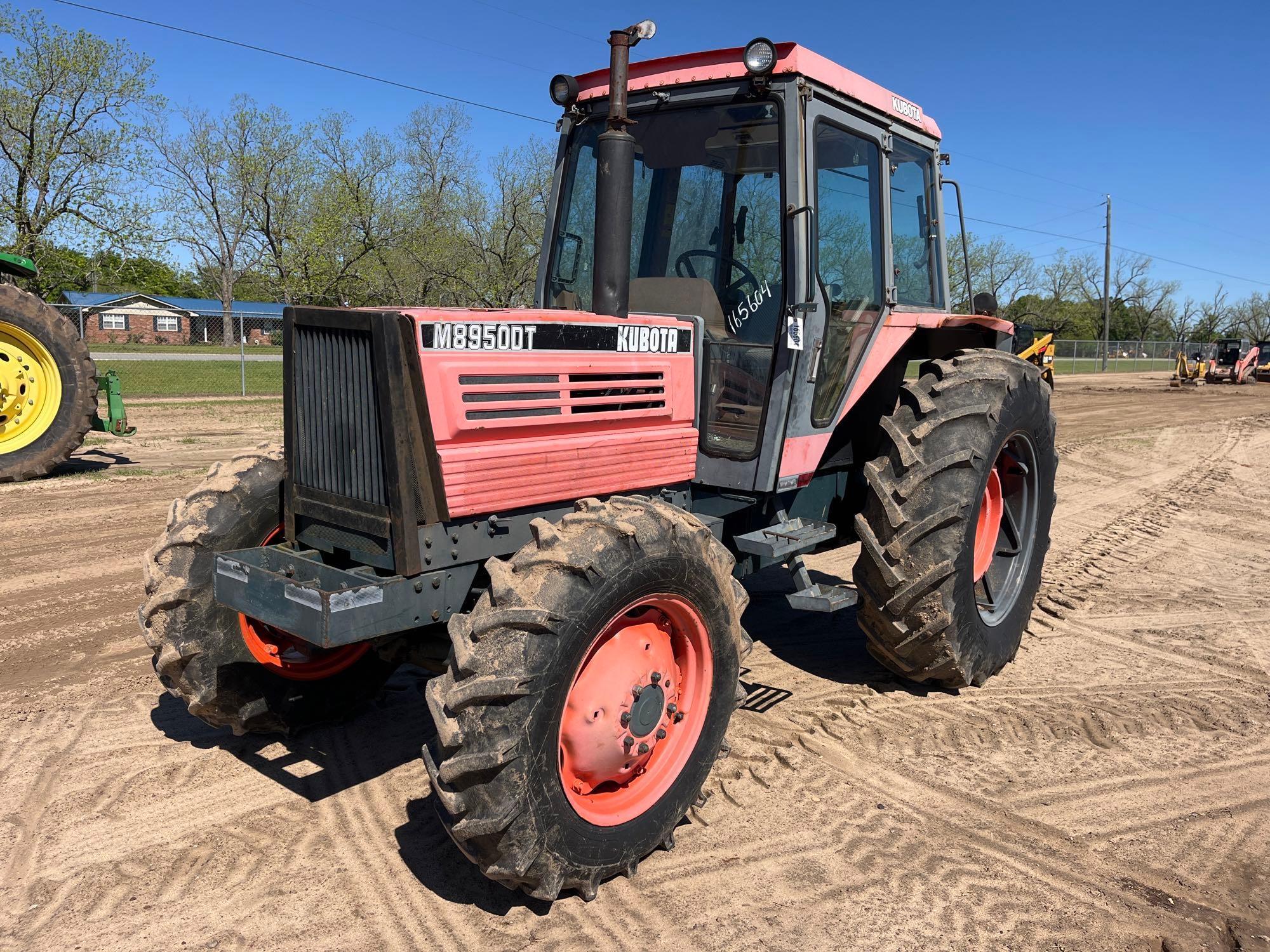 KUBOTA M8950 DT TRACTOR