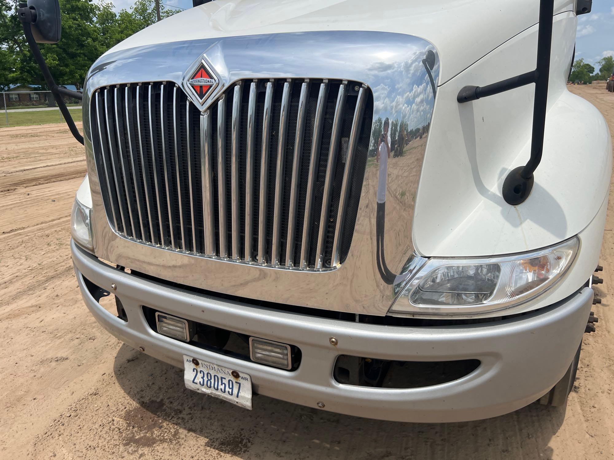 2017 INTERNATIONAL 8600 DAY CAB T/A ROAD TRACTOR